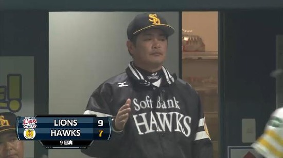 ９回裏４吉村犠牲フライ２点差 (2)