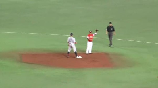 5回表1炭谷2ベース (1)