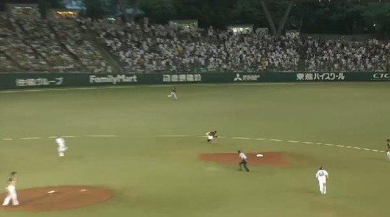 １回裏２栗山ショートライナー (2)