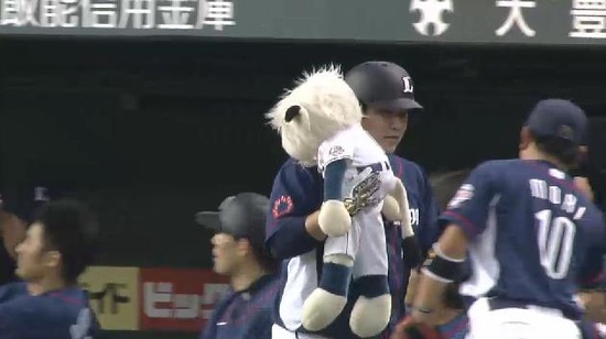 1回裏3中村3ラン (2)