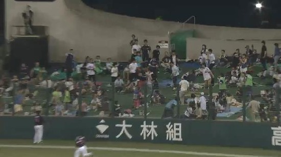 5回裏2秋山2ラン (3)