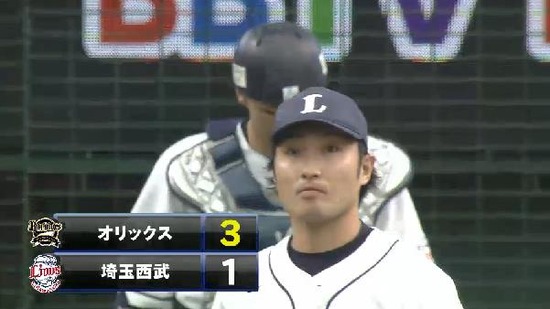 ５回表５２アウト満塁暴投 (3)