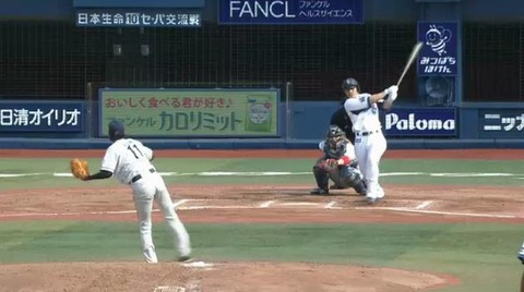 6回裏2多村2ラン (1)