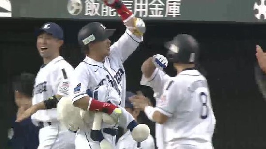 8回裏5浅村満塁弾 (8)