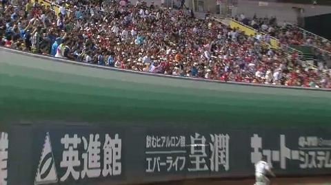 １回表３中村２ベース (1)