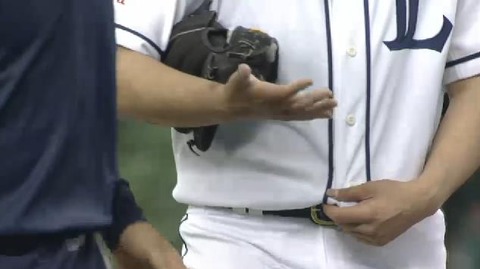 8回表2ピッチャー返し、豊田ケガ (2)