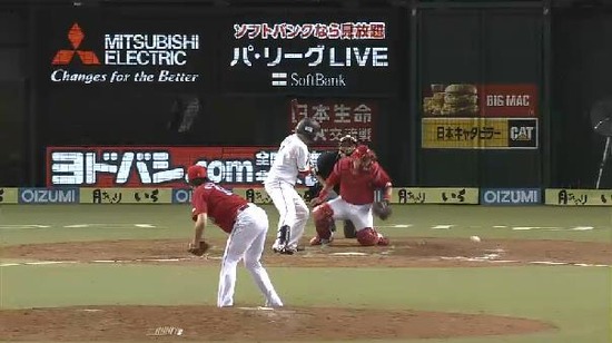 8回裏5パスボール3塁炭谷進塁できず (1)