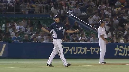 8回裏1フォアボールとヒットノーアウト1塁2塁 (3)