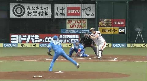 1回表2イデホ2ベース2点目 (2)