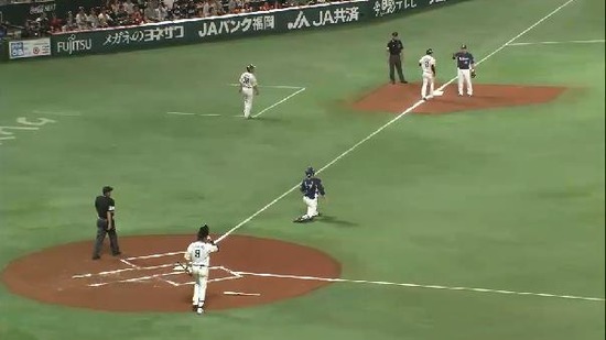 1回裏３中村２ベース (3)