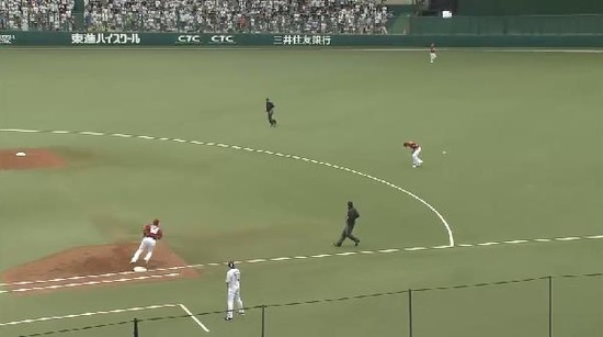 1回裏１藤田エラー秋山好走塁２塁 (4)