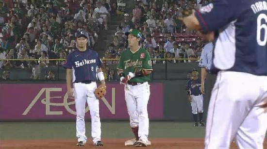 ５回裏１阿部２ベース (1)