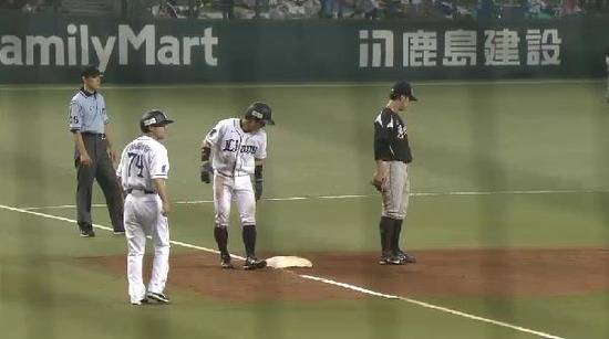 ７回裏３秋山内野安打ノーアウト１塁３塁 (3)