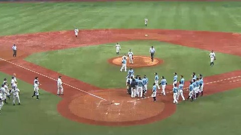 4回裏2ペーニャ四球 (2)