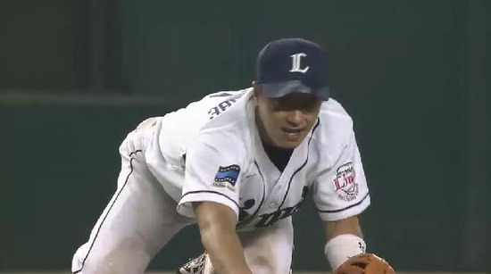 ９回表８渡辺ファンプレー２アウト (1)