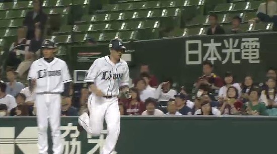 ８回裏２炭谷バント２塁 (2)