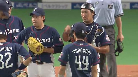 ６回裏１ヒットとフォアボール０アウト１塁２塁 (2)