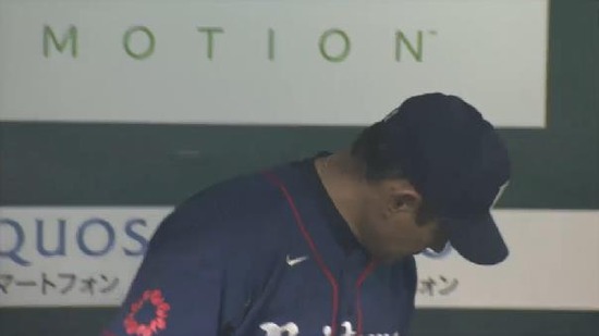 ７回裏４高谷フォアボール押し出し (4)