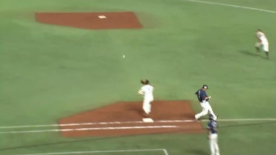 ４回表１先頭中村ヒット