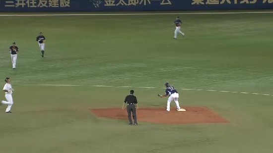 8回裏3福浦ショートフライゲッツー (3)