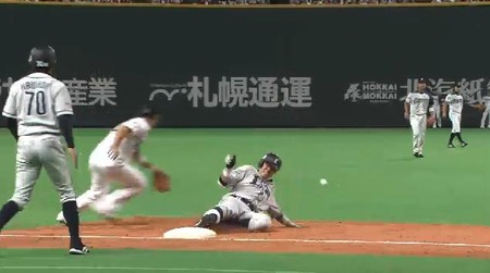 5回表1栗山3ベース (2)