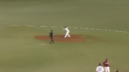 ５回表２藤田バント失敗ゲッツー (2)