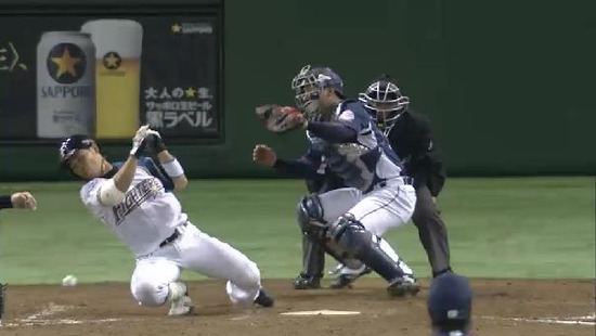 4回裏5パスボール (2)