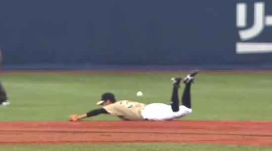 ３回表１ツーアウトから秋山ヒット (2)