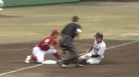 １回表１秋山３ベース (1)