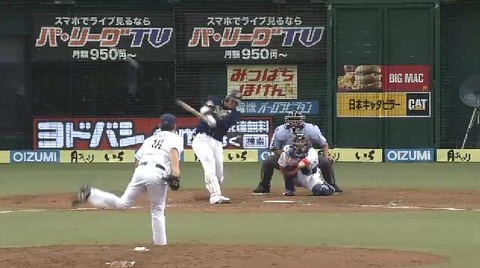 ５回表１岡田HR (2)