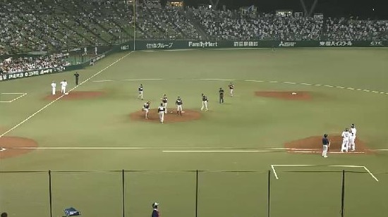 ６回裏２メヒアヒット１塁３塁 (3)