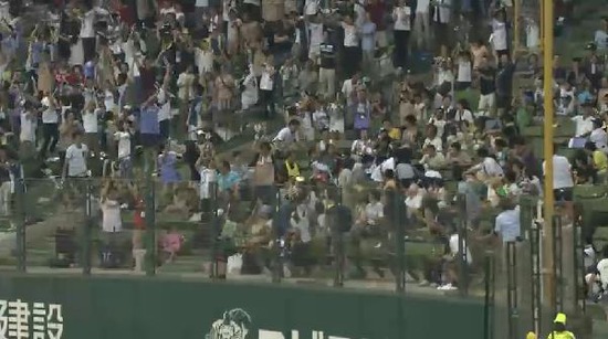 ５回表２陽逆転３ラン (1)