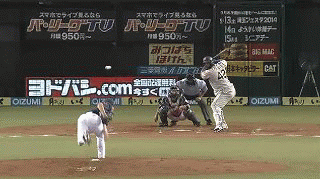 4回表2安達盗塁失敗 (1)