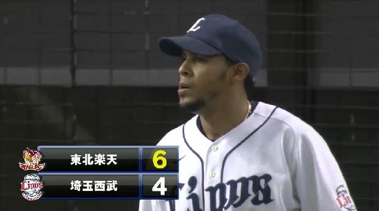 11回表2岩崎2点タイムリーヒット (2)