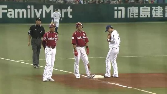 8回表2バント1アウト3塁 (1)
