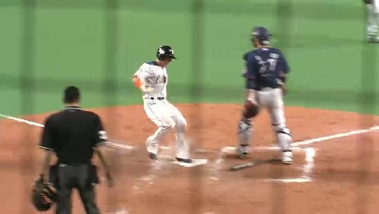 ８回裏４ハーミッダ２点タイムリー３ベース (6)