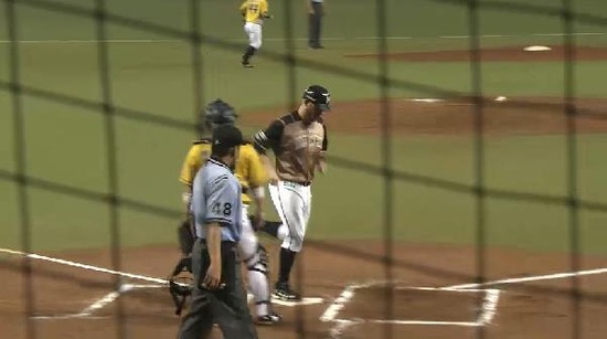 ６回表３宮田連打浴びて失点 (4)