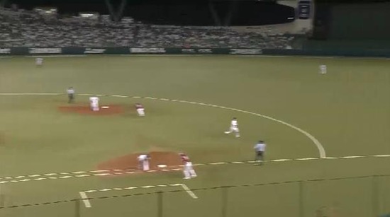 11回表2岩崎2点タイムリーヒット (4)