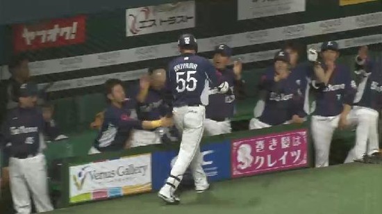 １回表１秋山先頭打者HR (2)