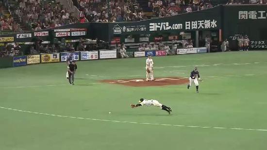 ４回表３浅村ヒット１塁２塁 (2)