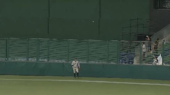 ６回裏１栗山フォアボールメヒア同点２ラン (2)