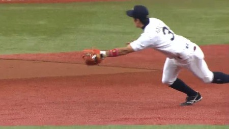 ６回表２安達ファインプレー (2)