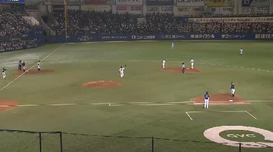 7回表3斉藤ヒット1アウト1塁3塁 (4)