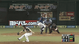 8回裏4秋山ヒットホームタッチアウト (1)