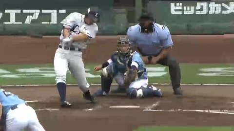 ７回表２炭谷金子秋山連続ヒット満塁 (1)