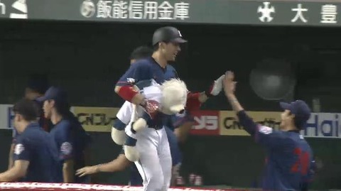 ８回裏１炭谷HR (3)