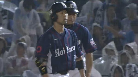 9回表1代打大崎タイムリー (3)