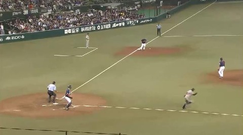 ５回表１浅村エラー