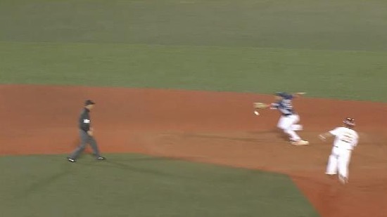 3回裏1外崎エラーノーアウト2塁3塁 (4)