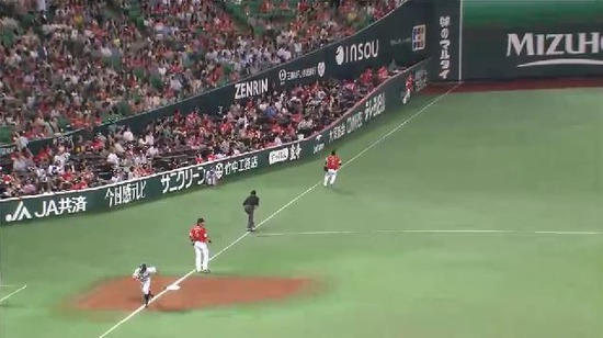 5回表2栗山犠牲フライ (3)